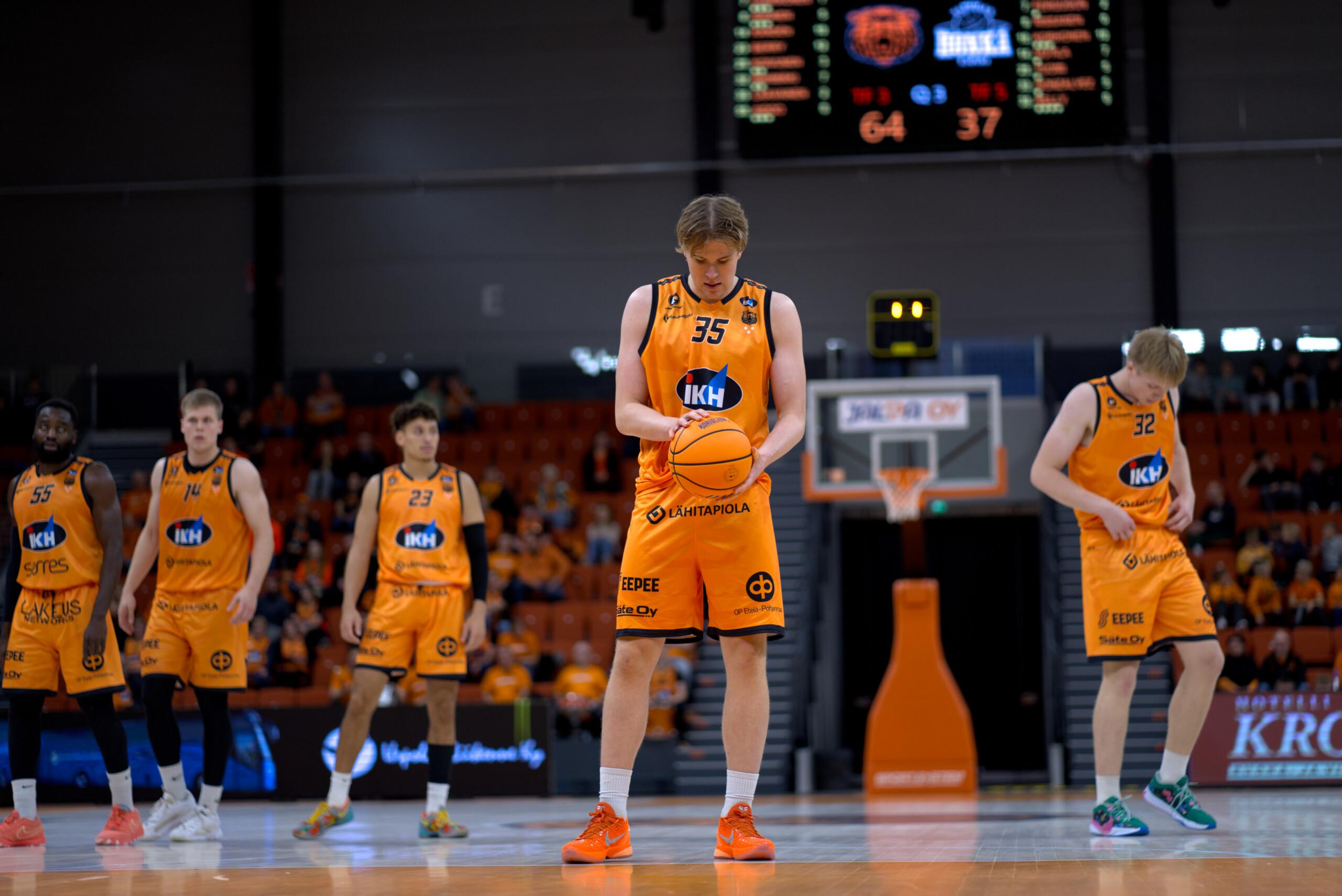 Aamos Laavainen, KarhuBasket